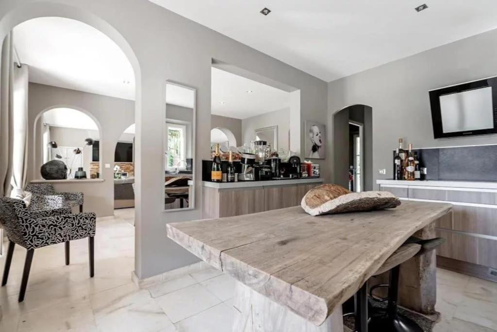 Grande Villa St-Tropez Area Avec Piscine Chauffee กาสแซ็ง ภายนอก รูปภาพ
